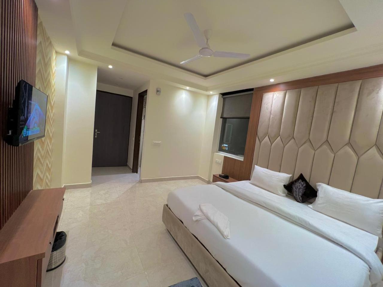 Hotel Riverb Nueva Delhi Exterior foto