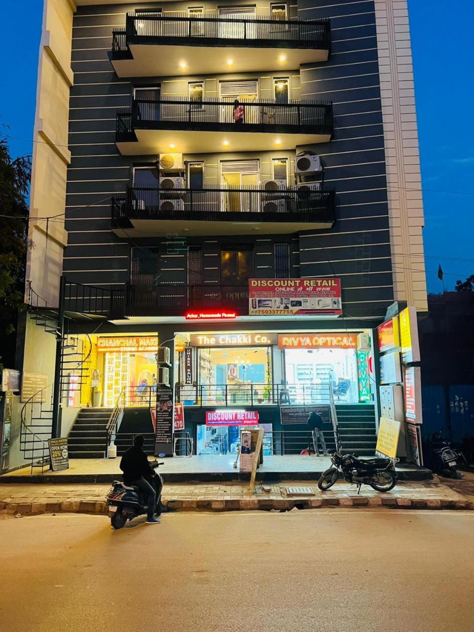 Hotel Riverb Nueva Delhi Exterior foto