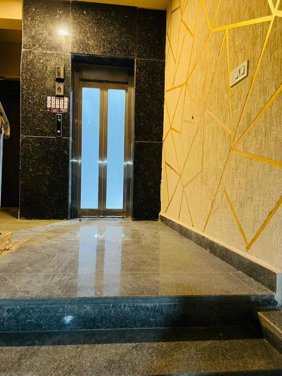 Hotel Riverb Nueva Delhi Exterior foto