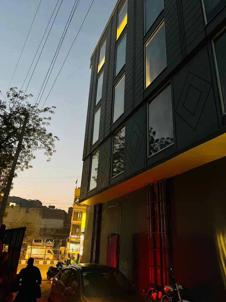 Hotel Riverb Nueva Delhi Exterior foto