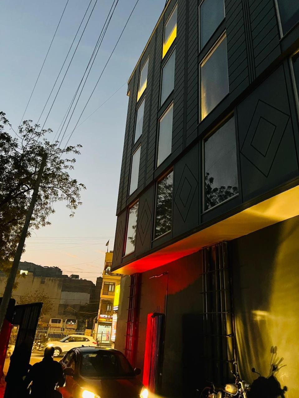 Hotel Riverb Nueva Delhi Exterior foto
