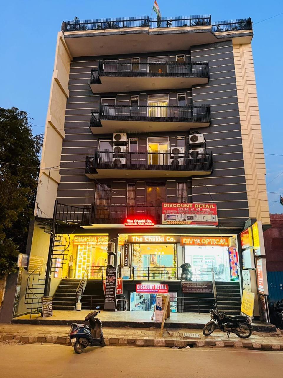 Hotel Riverb Nueva Delhi Exterior foto