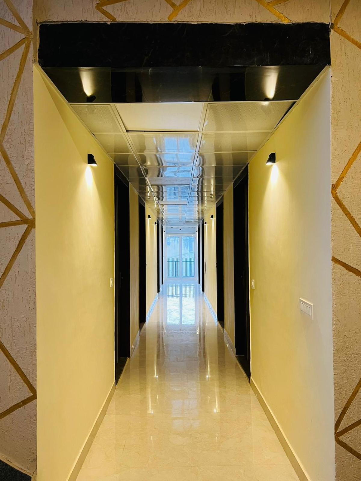 Hotel Riverb Nueva Delhi Exterior foto