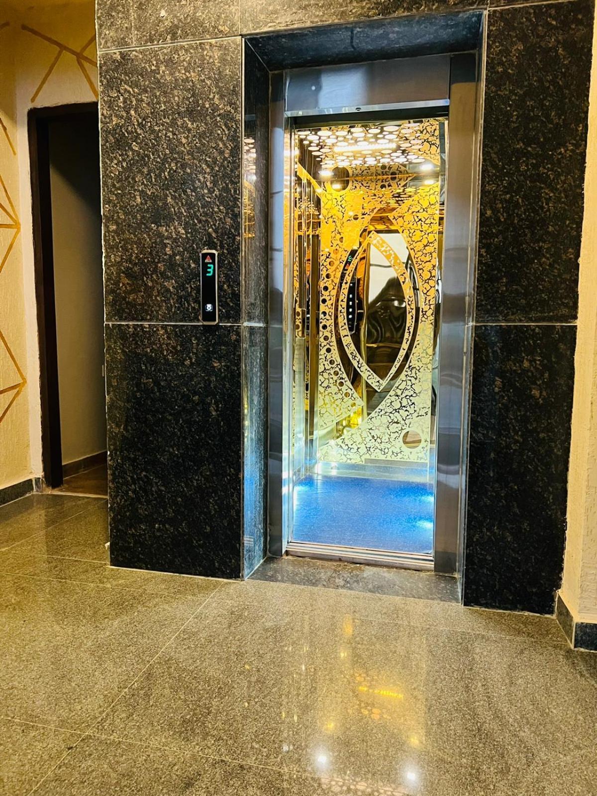 Hotel Riverb Nueva Delhi Exterior foto