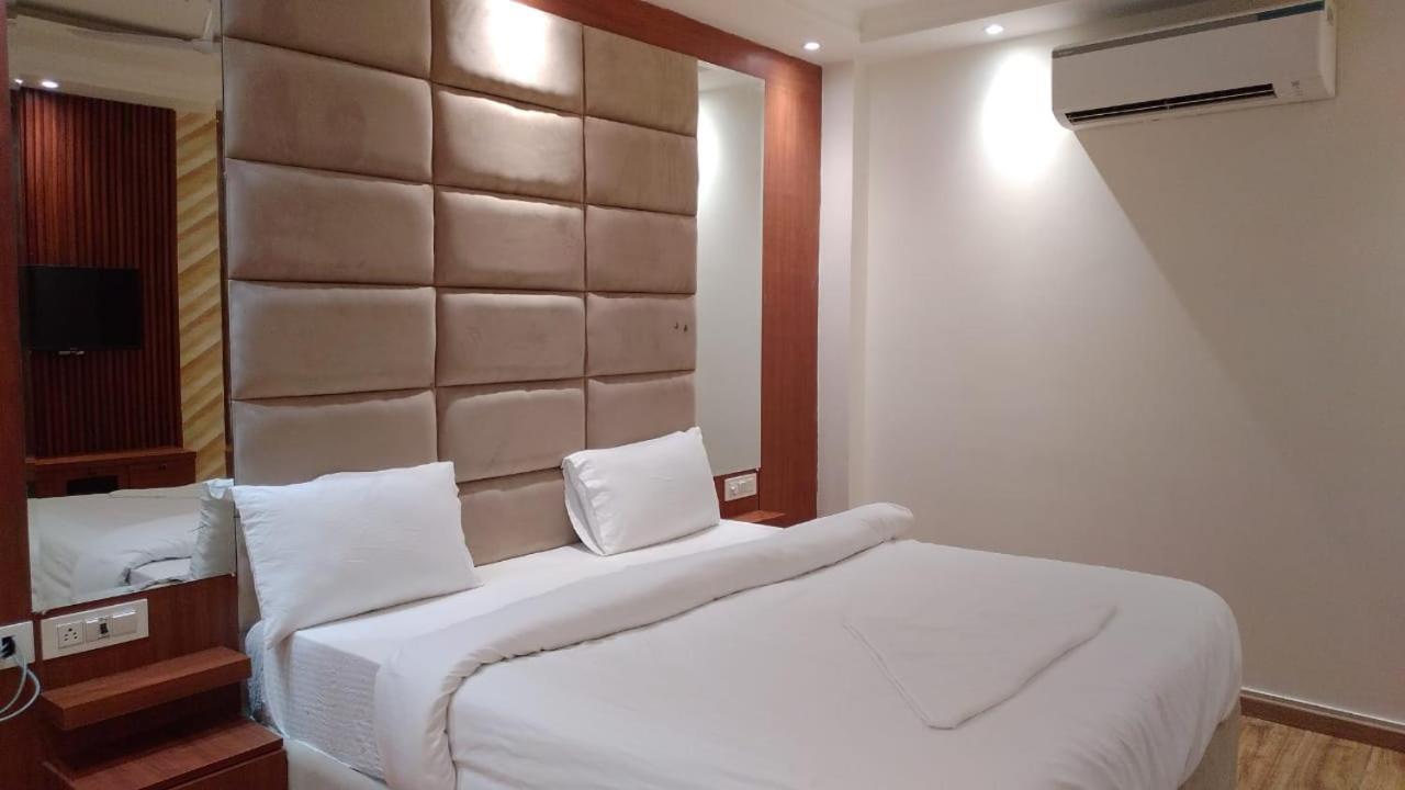 Hotel Riverb Nueva Delhi Exterior foto